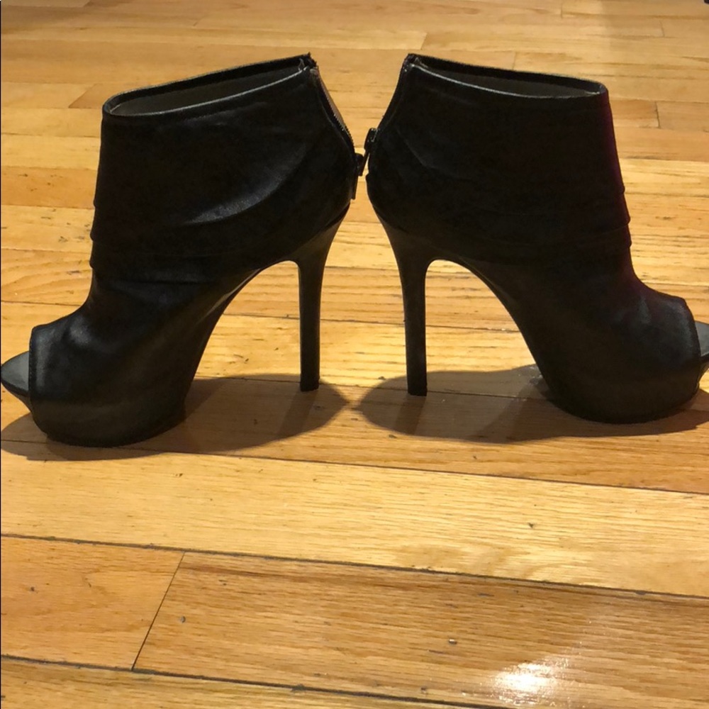 Black comfortable heels